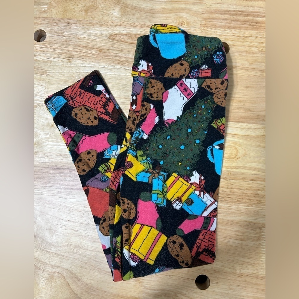 LuLaRoe Kids Christmas Leggings Black with Tree, Cookies & Stocking Size S/M